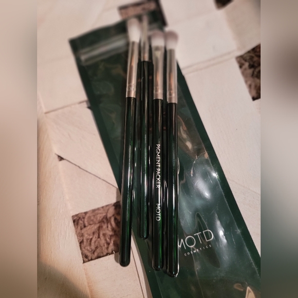 MOTD Brushes - Picture 1 of 2